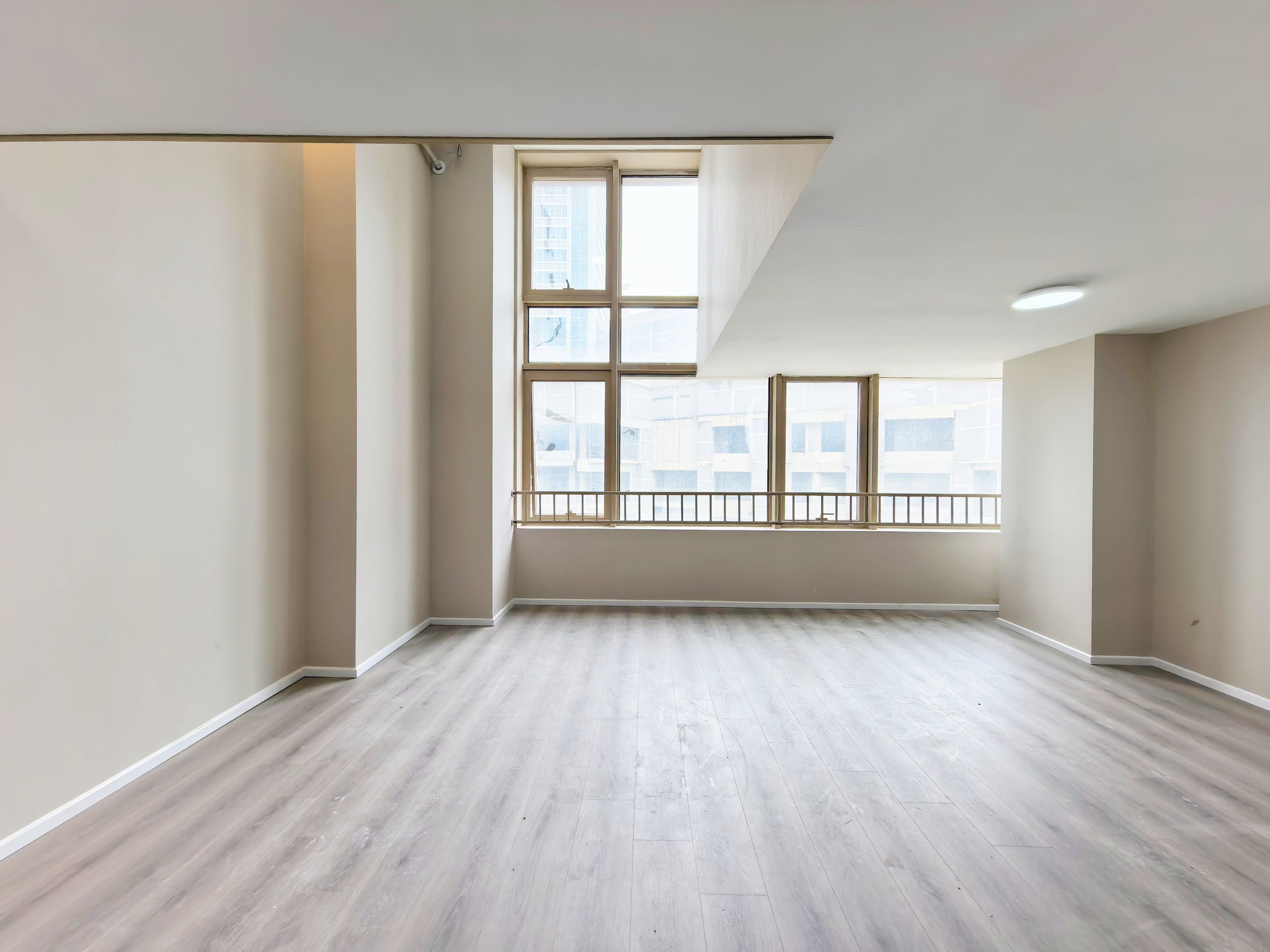  远大购物广场 北