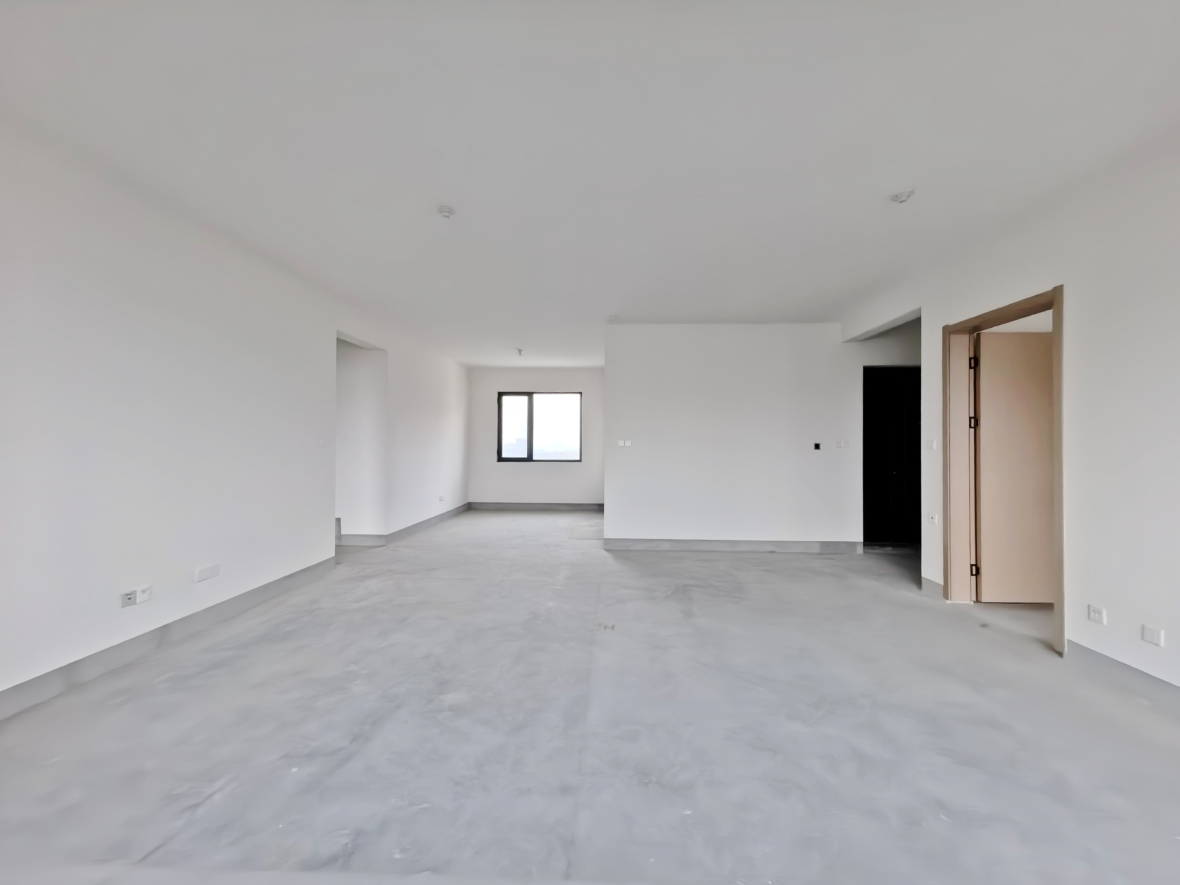  中建大学里 南北