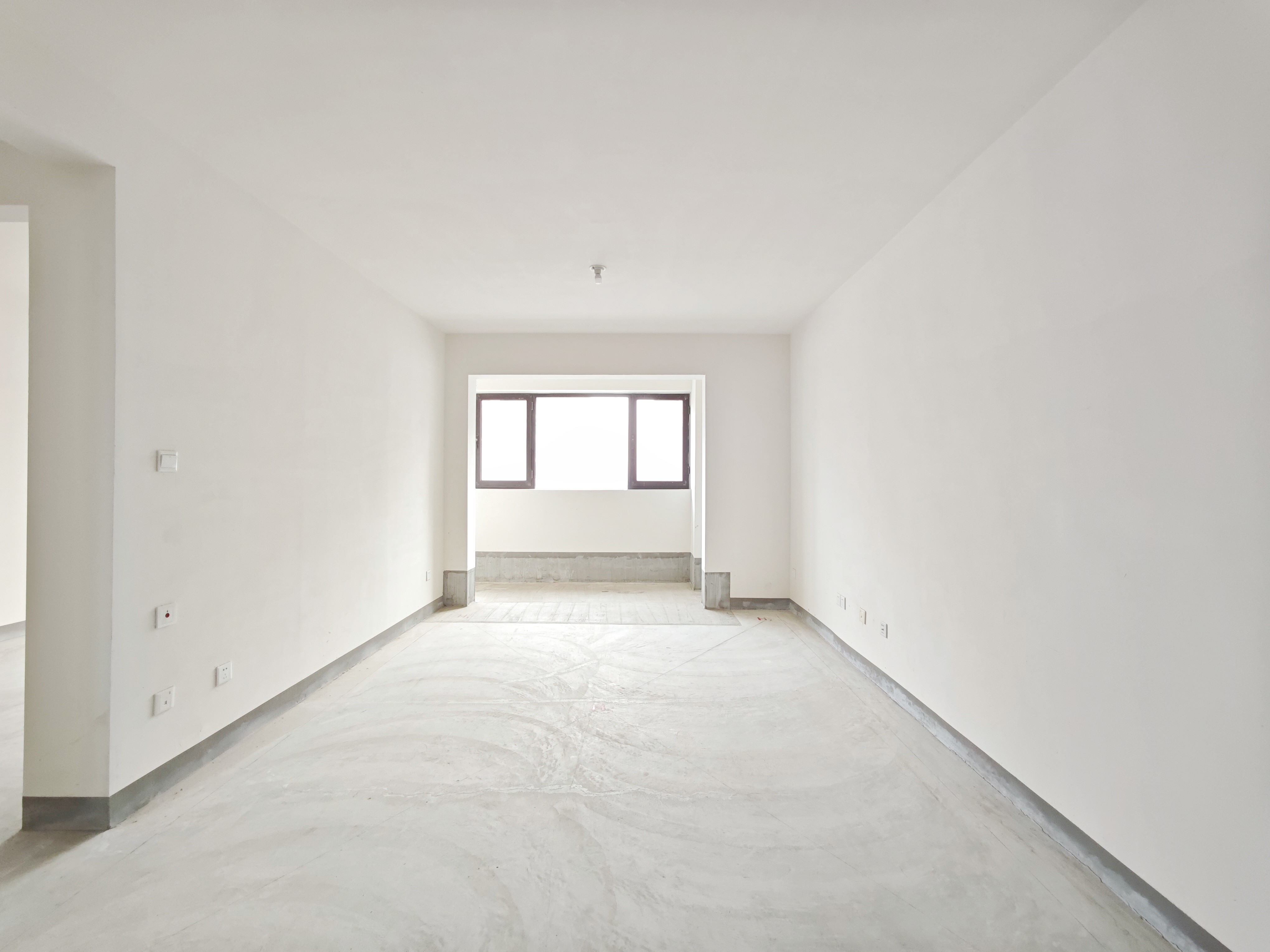  中建大学里 南北