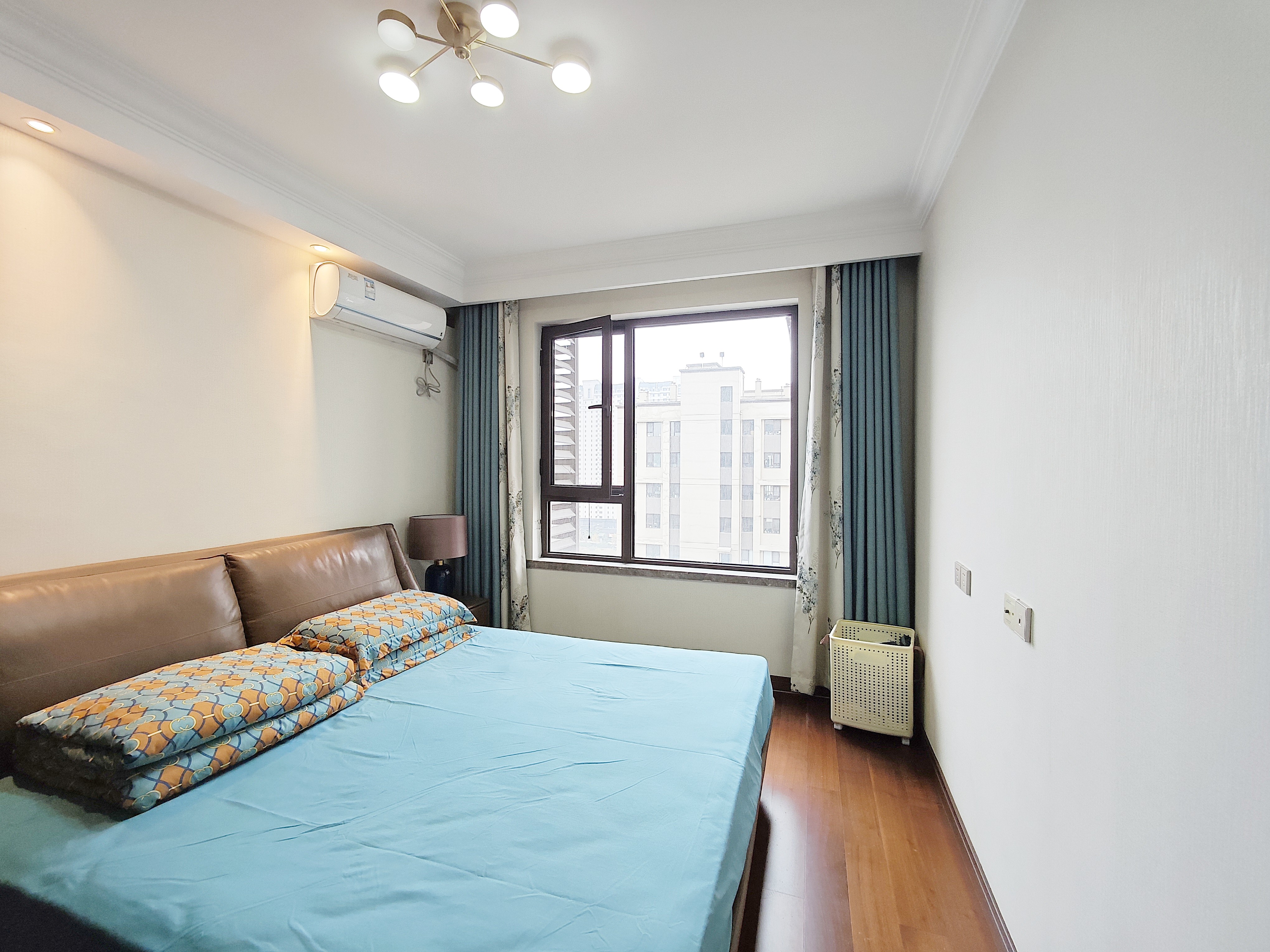 旭辉银盛泰金域蓝山