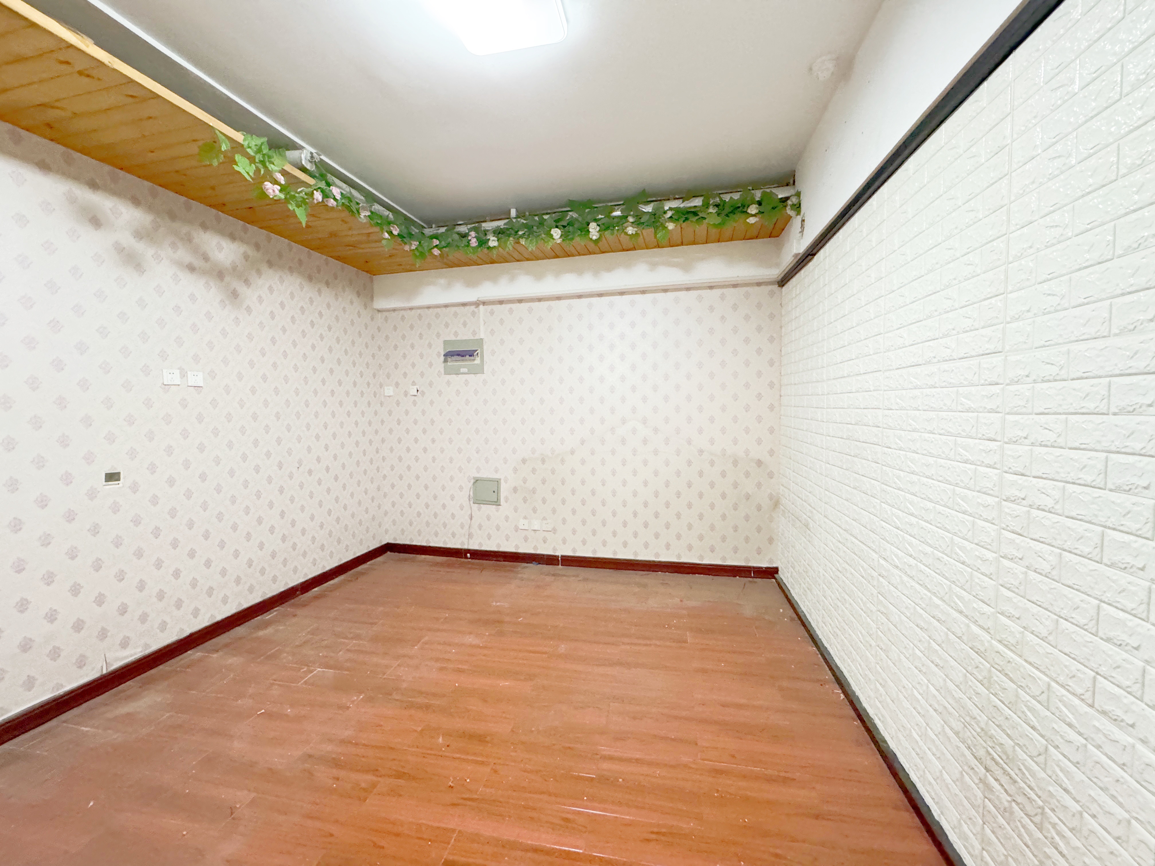 南益名泉春晓公寓