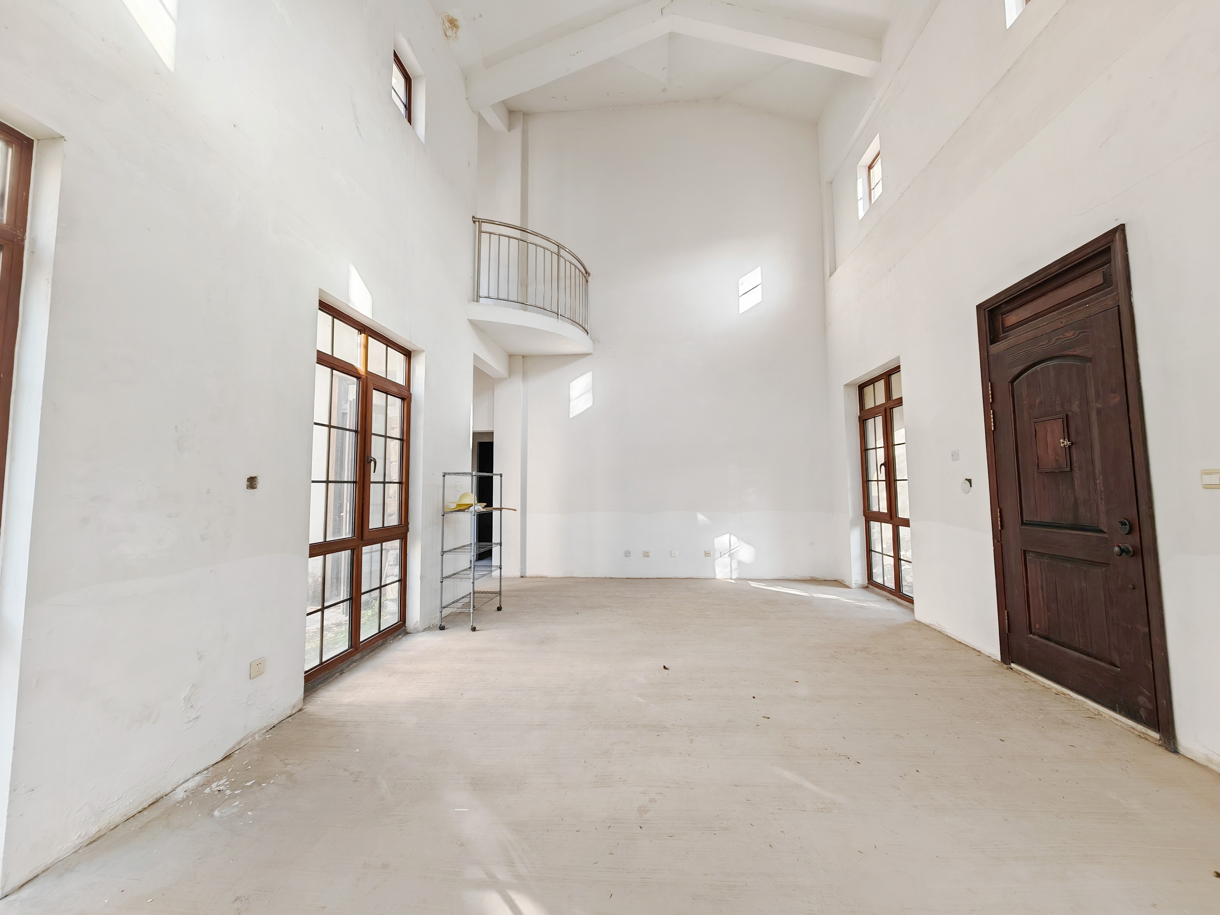  双拼别墅，单价8000，带200平大院子，房产证满两年！