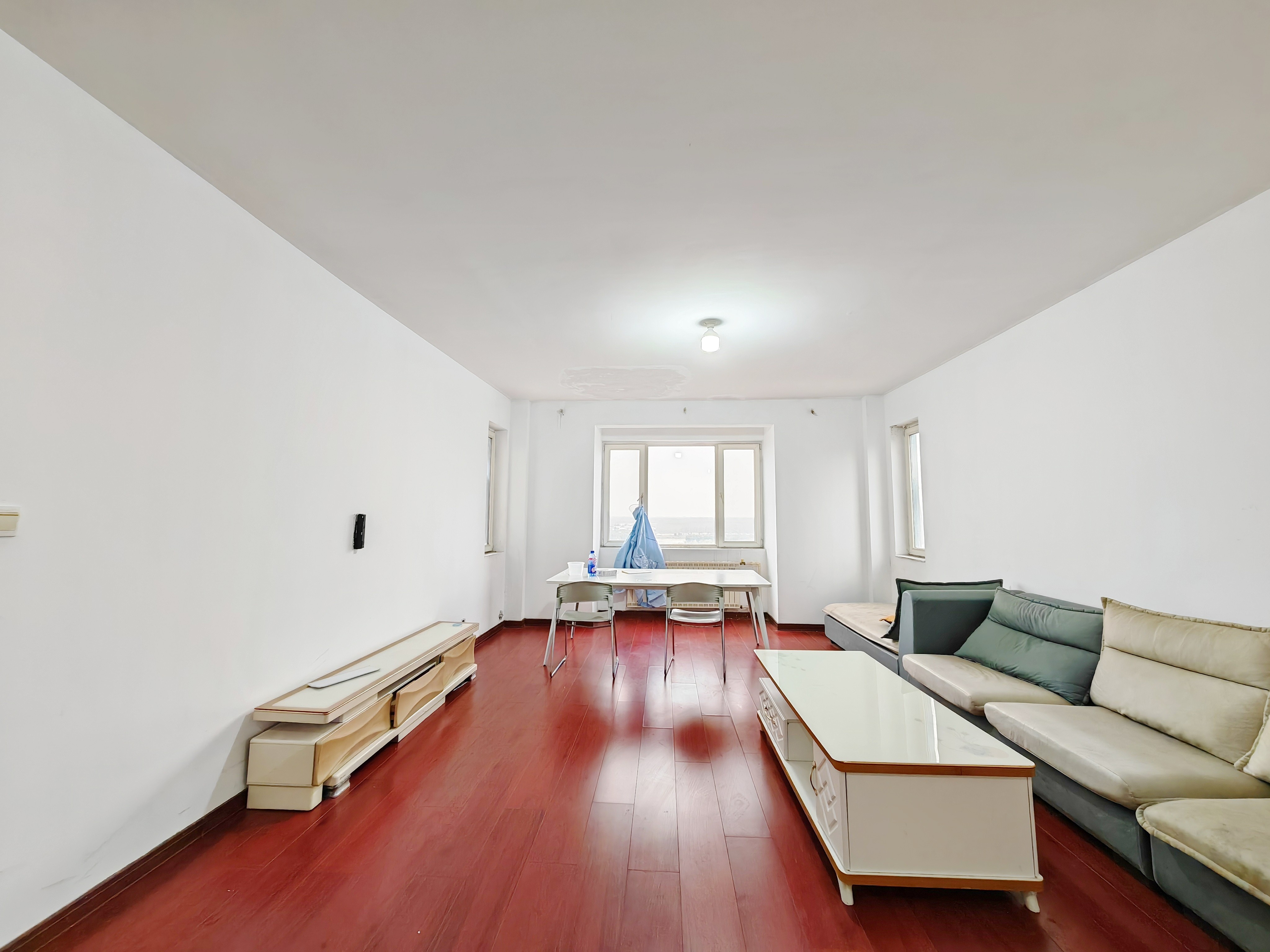  港基滨河华庭 南北