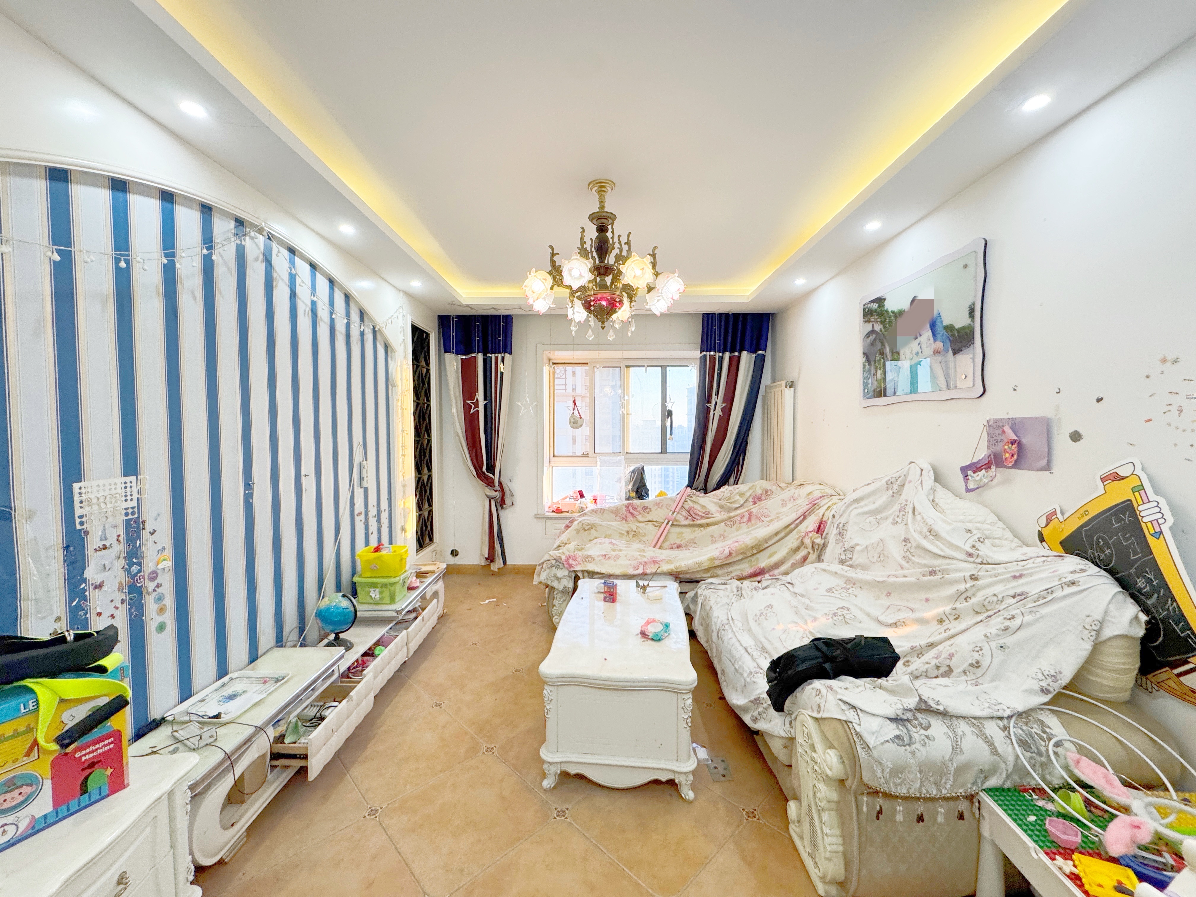  绿地新里梵尔赛公馆 南北