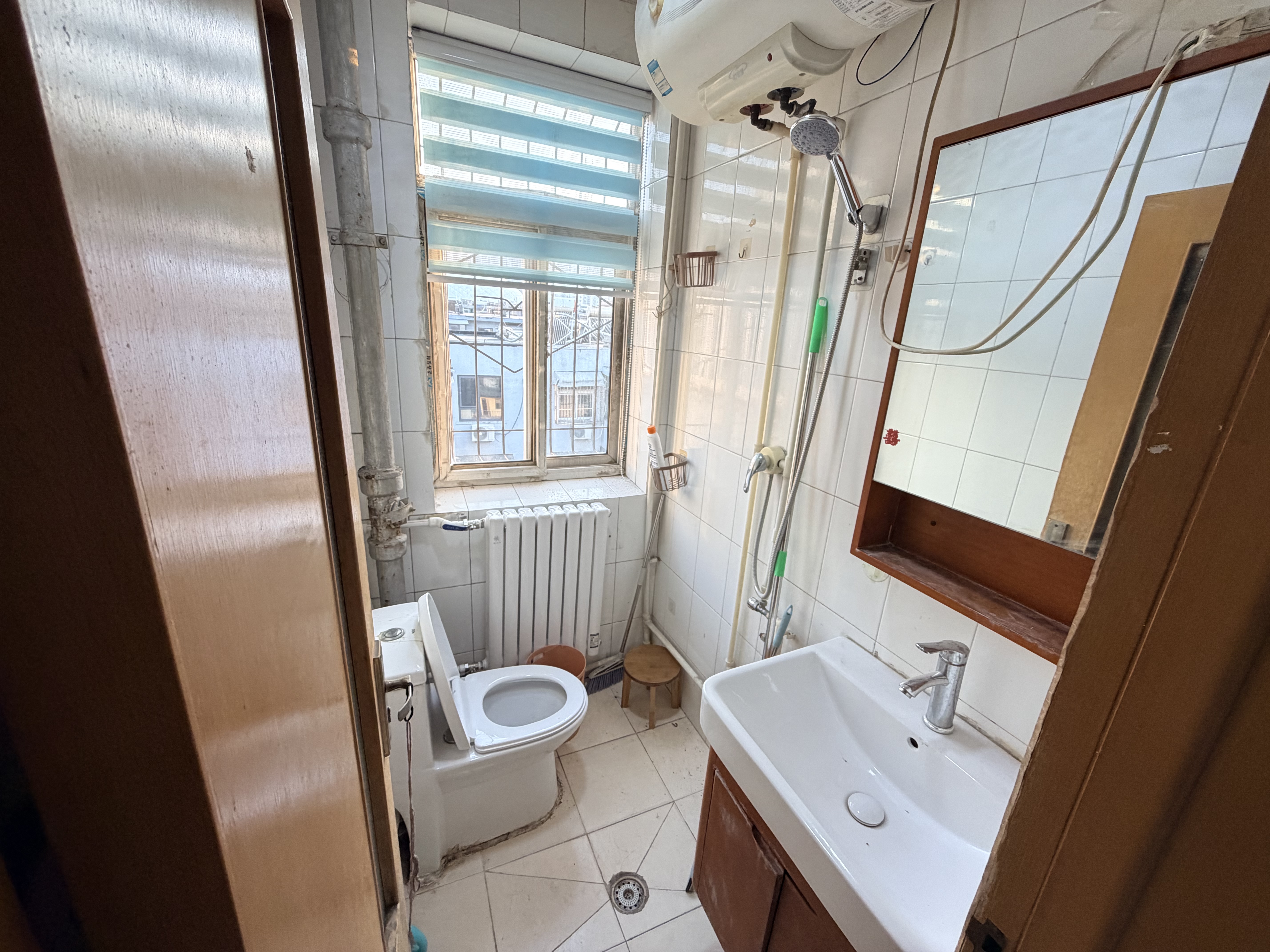 洪家楼西路16-3号