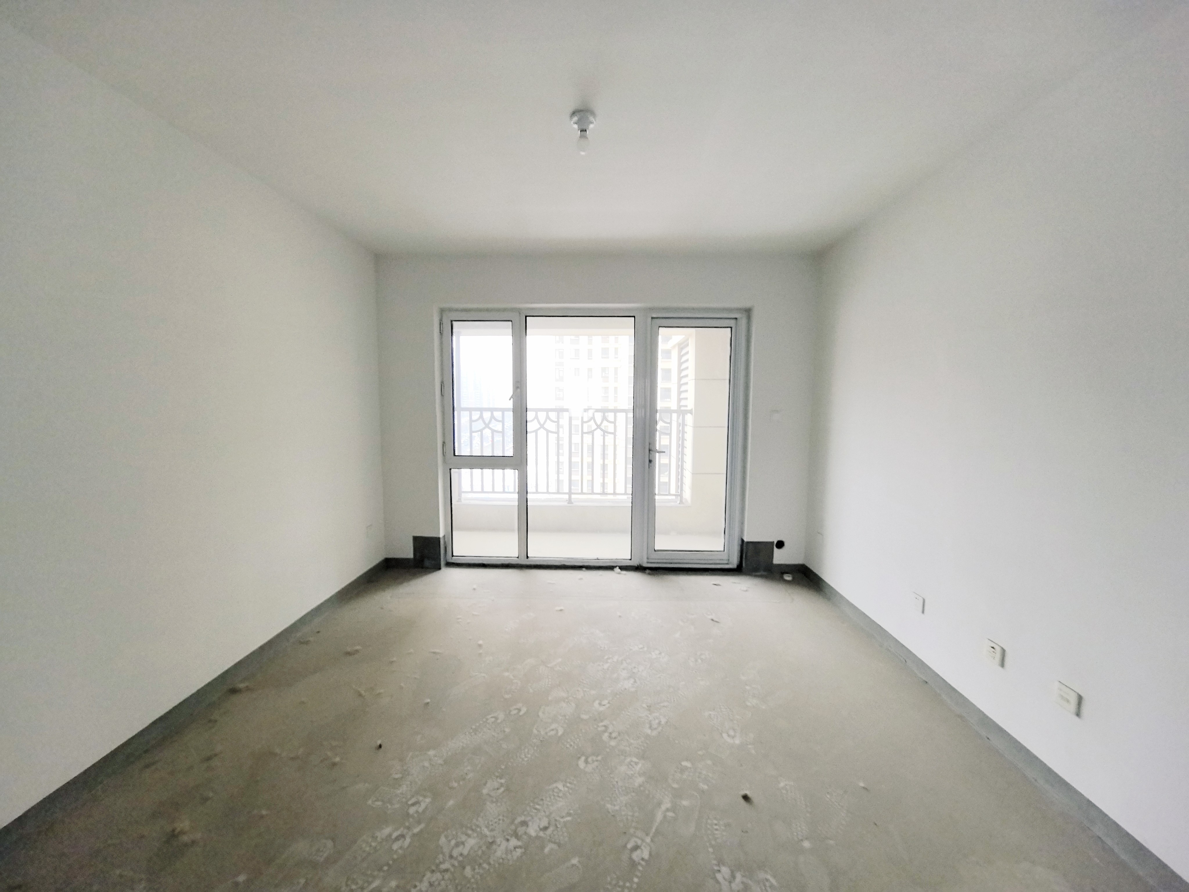  绿地华彤苑 南北