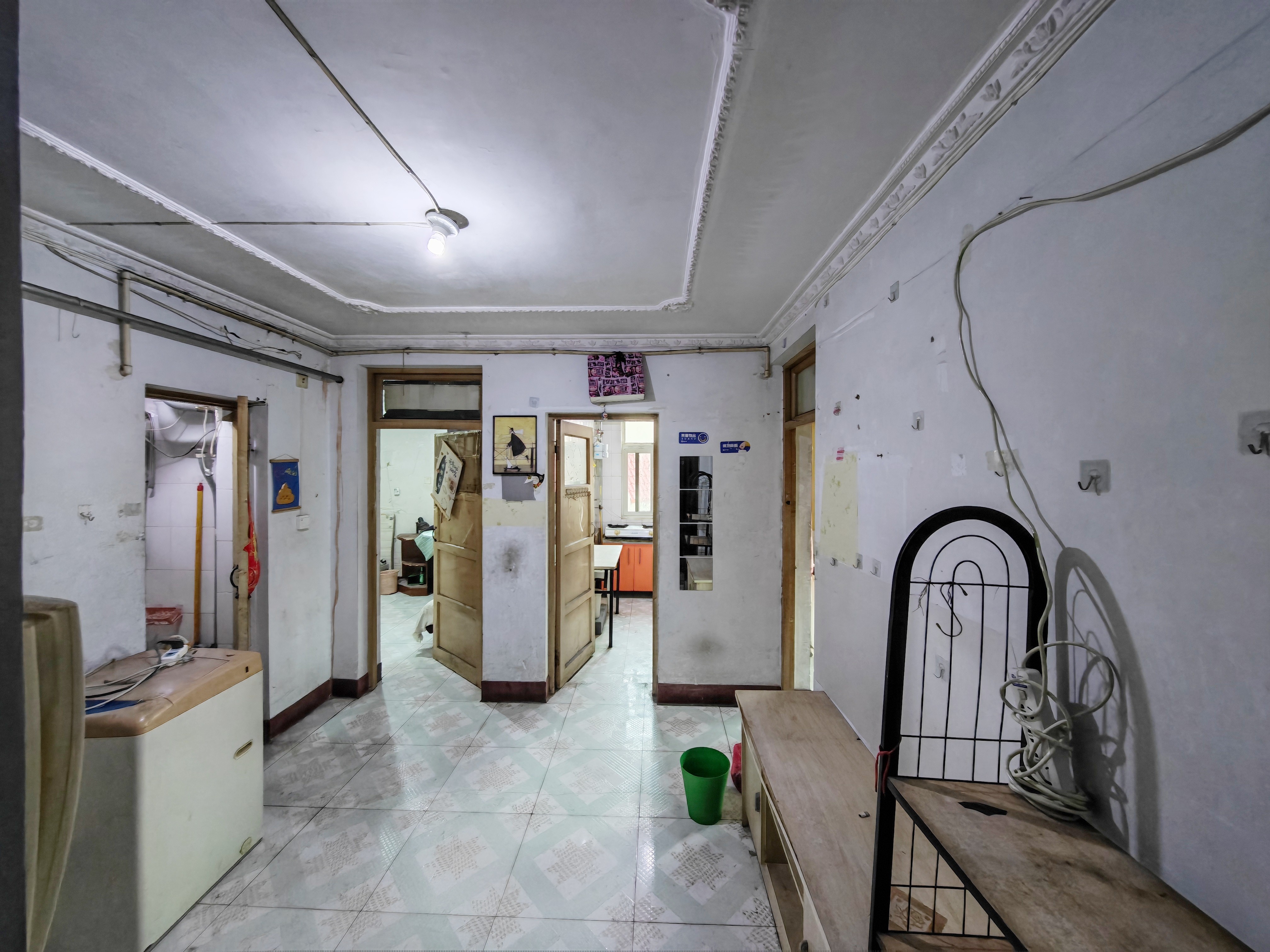  棋盘小区六区2居室高楼层,近地铁随时看房