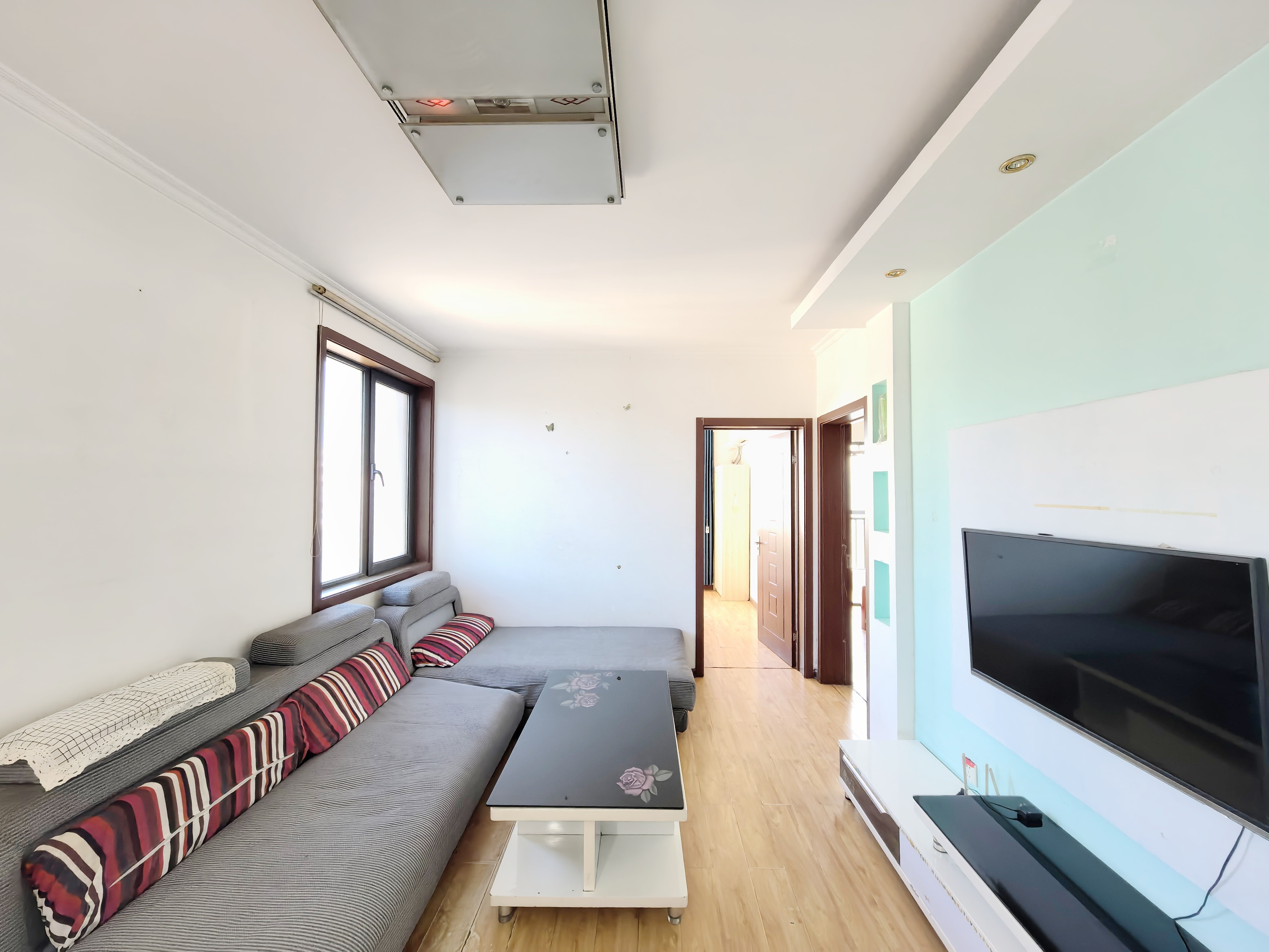  单价10000 有车位 万达旁 中间楼层 周边配套齐全