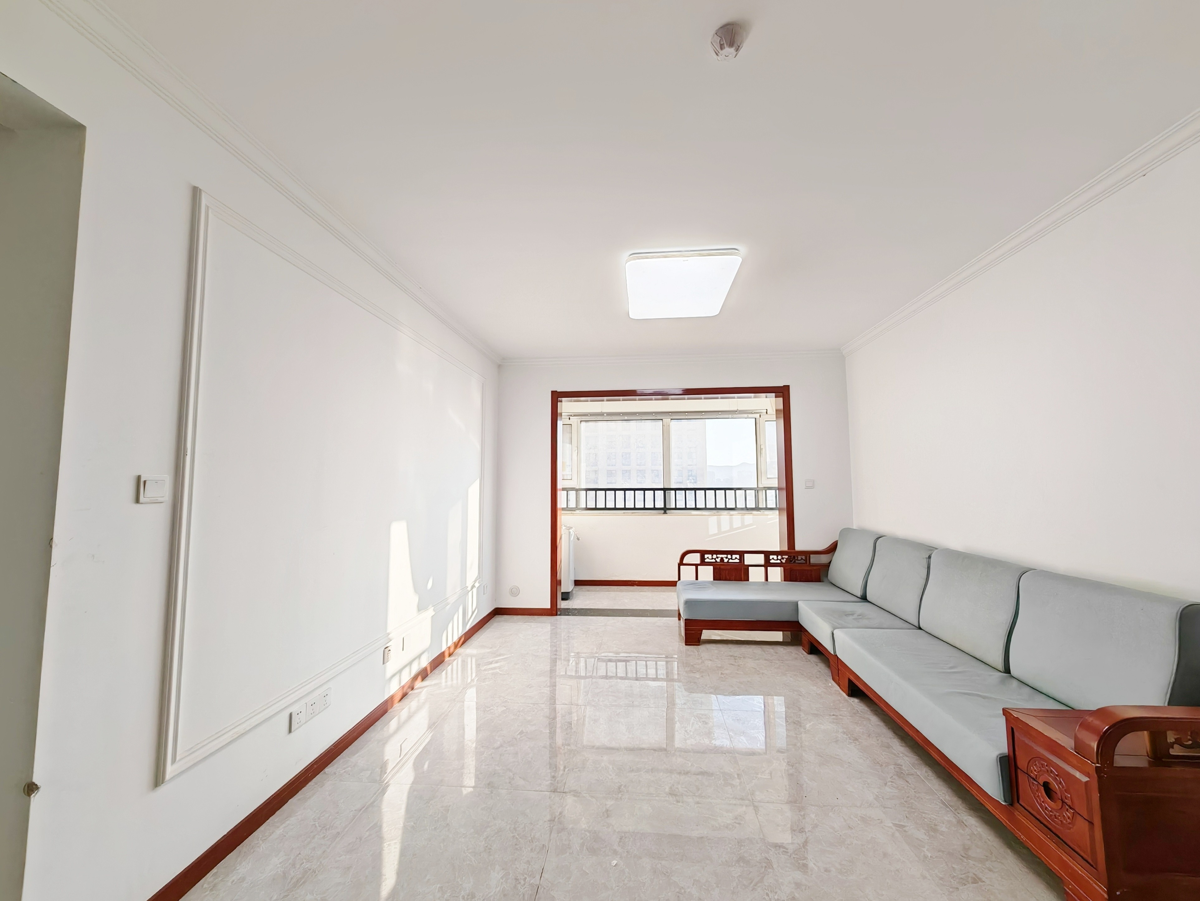  济水别苑精装三室，有房产证，看房随时！