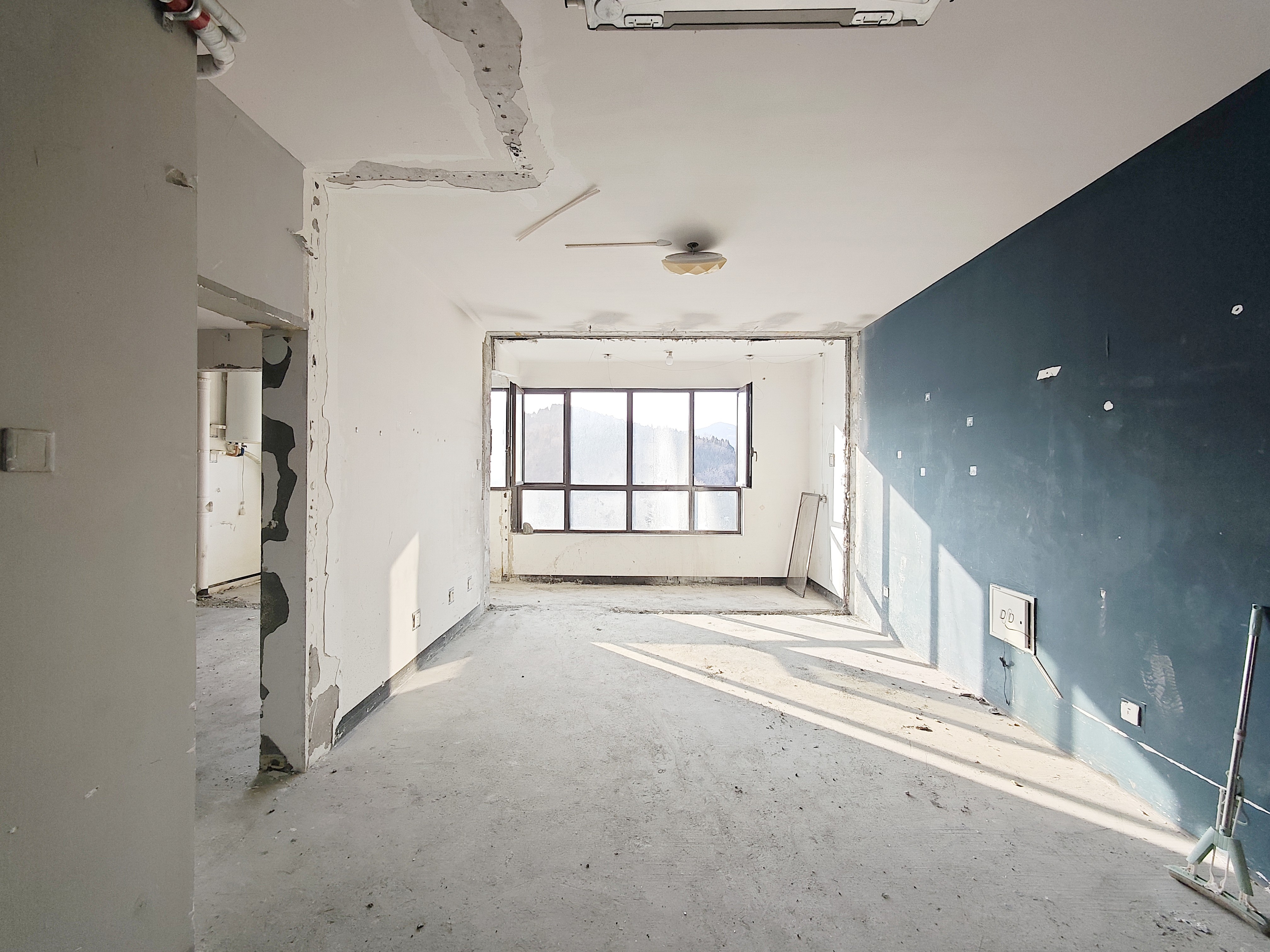  山景房！氧吧！四居室！ 带车位！无遮挡！一梯一户！诚心出售！