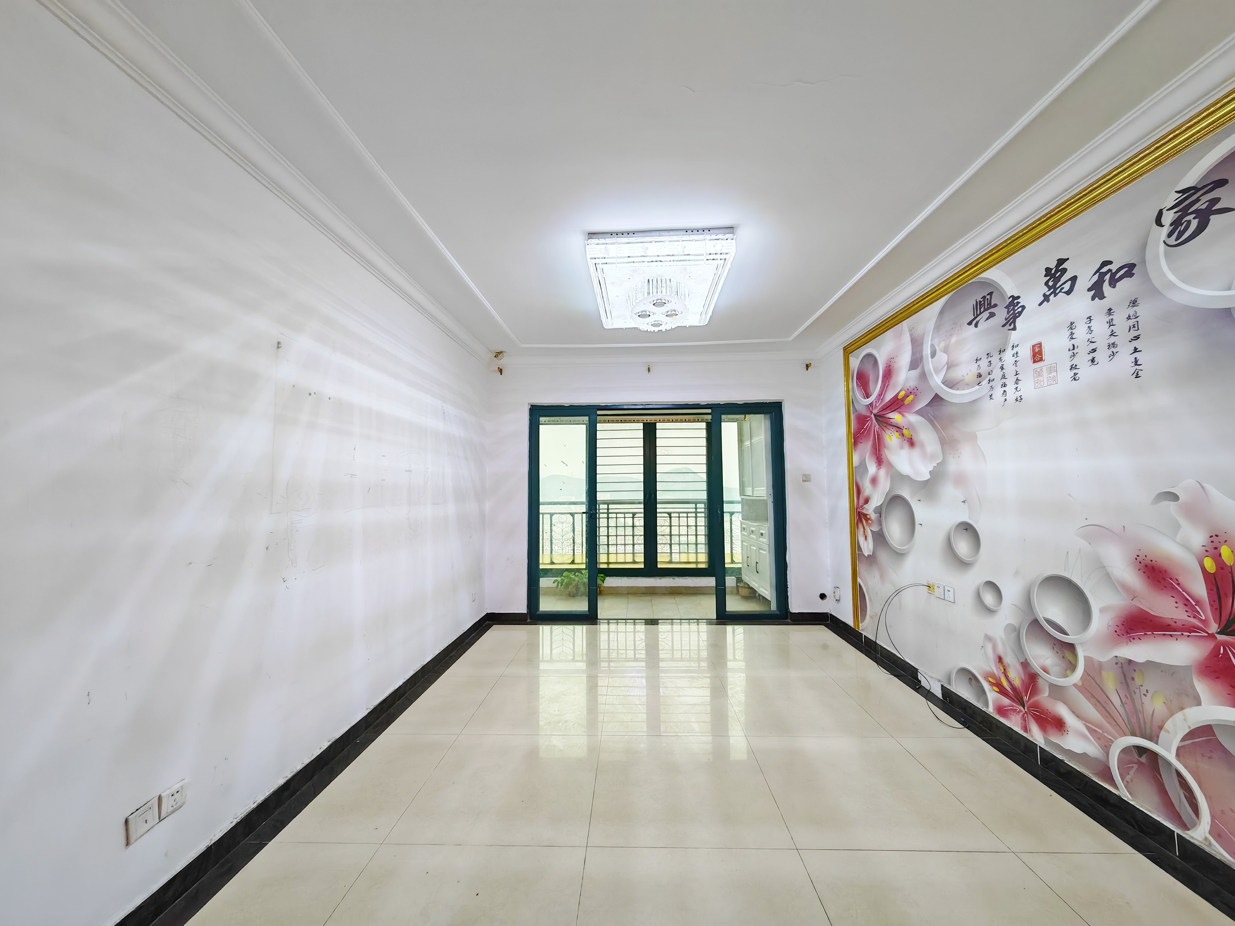  急售 ！房主急售 精装2室 好楼层 沿大学路 随时看房