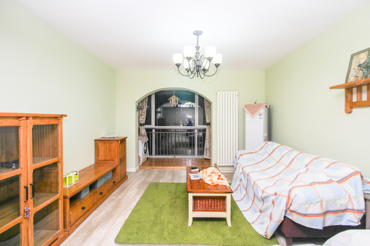  鲁能领秀城A区 三室精装修 位置采光好 方便出行，好房出售