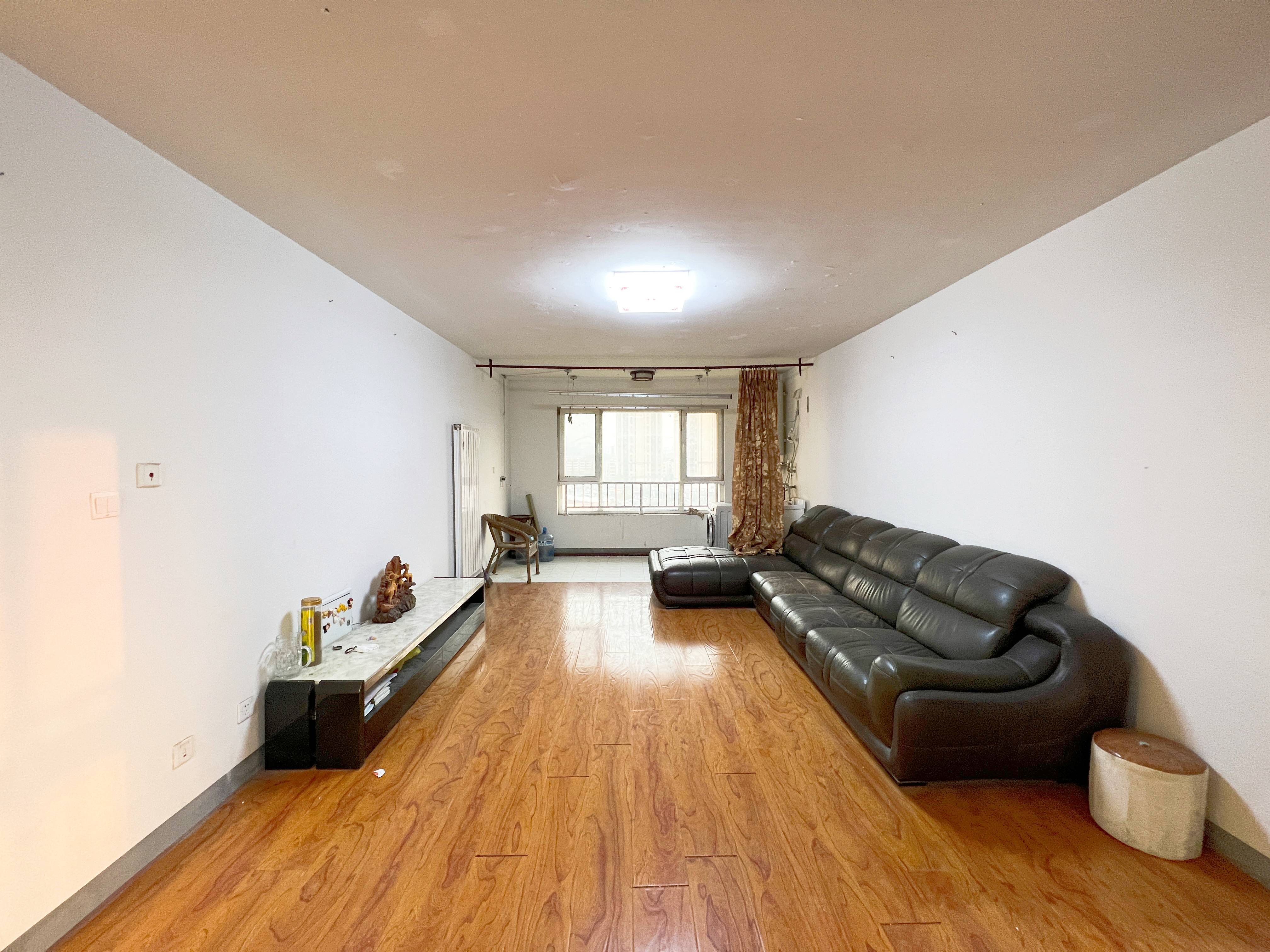  绿地新里梵尔赛公馆 南北