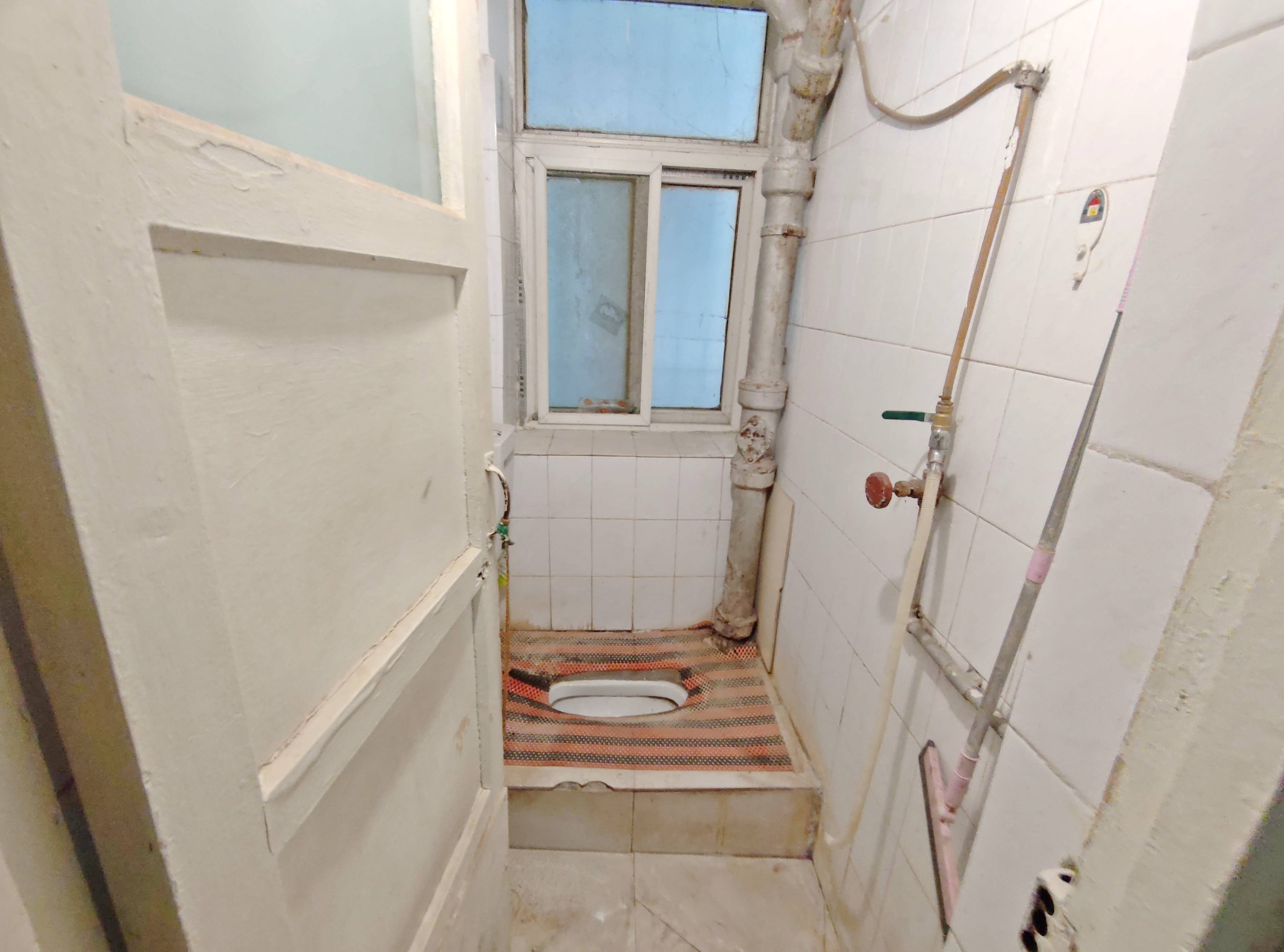 北小辛庄东街112号