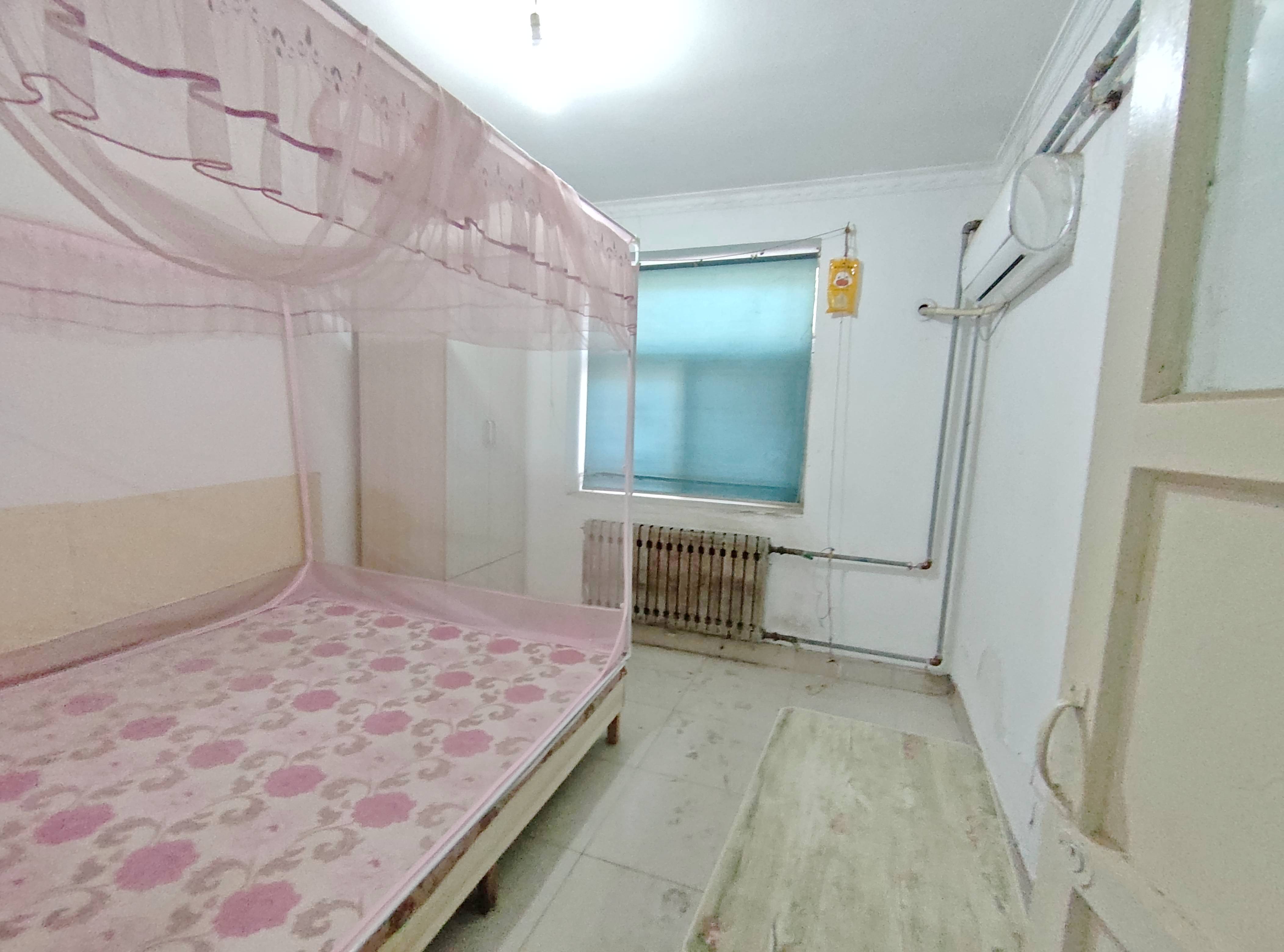 北小辛庄东街112号