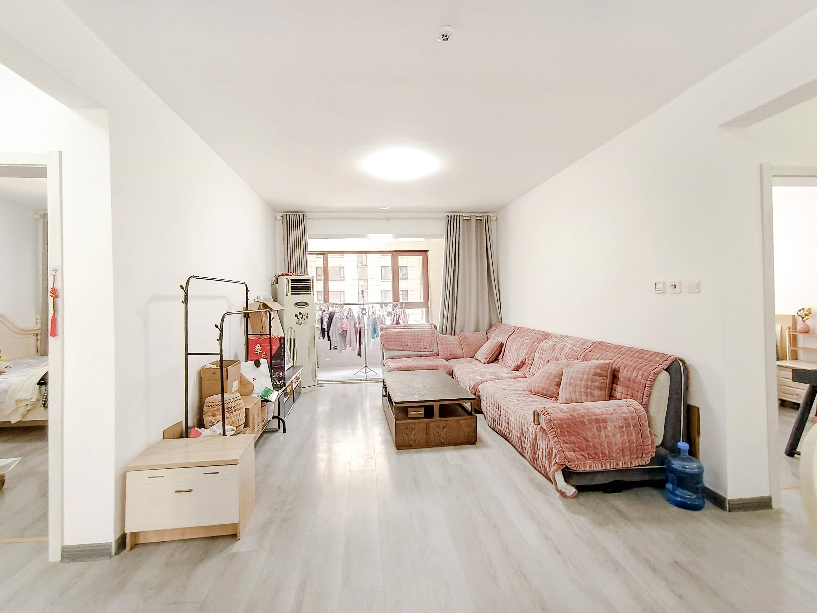  工业北路 天鸿万象新天公园大道  精装三室两卫。