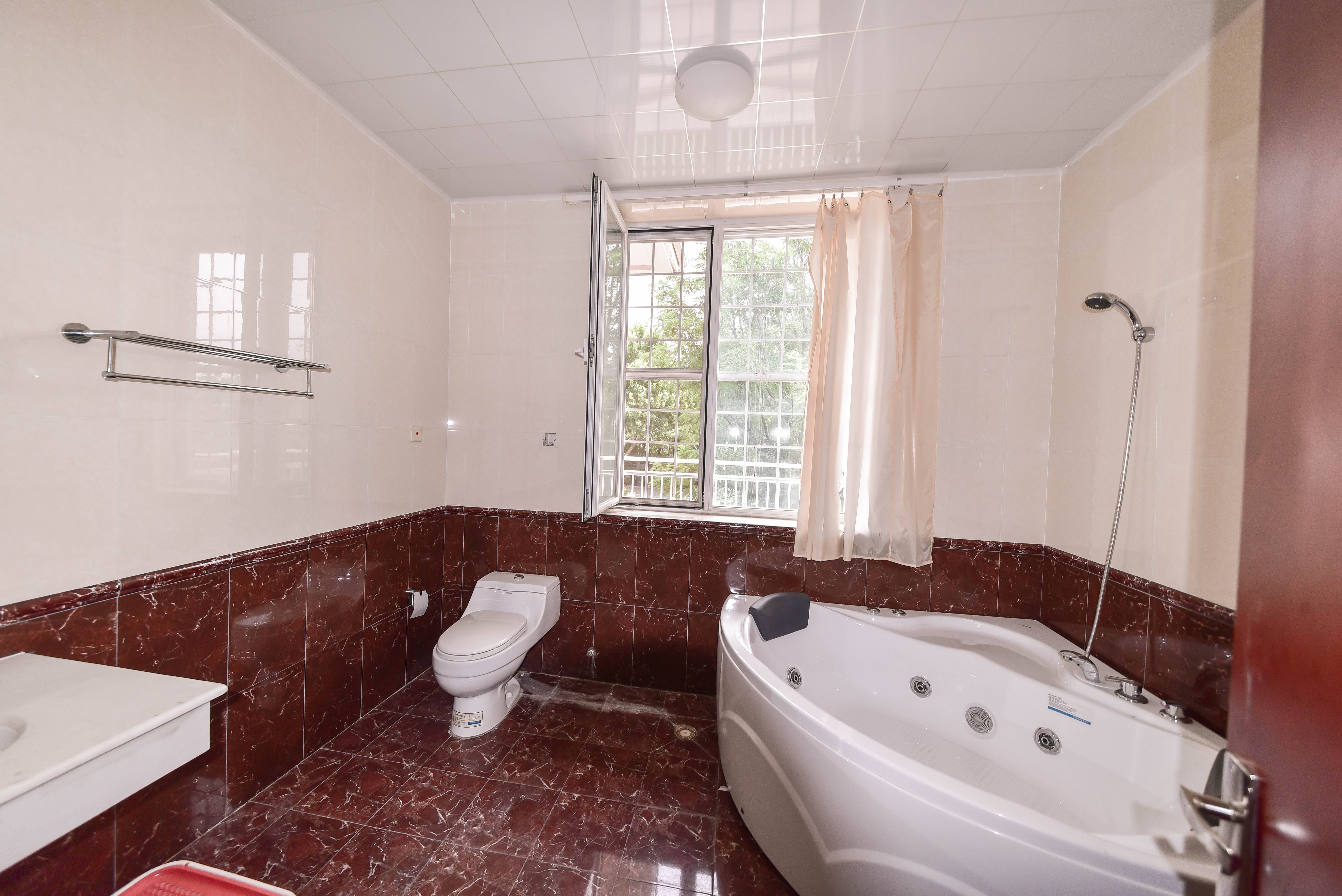 鲁信蟠龙山花园