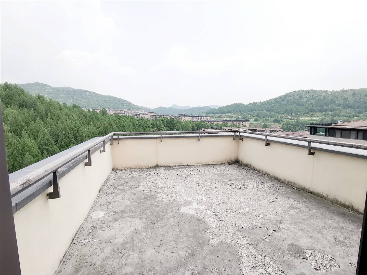 依山郡