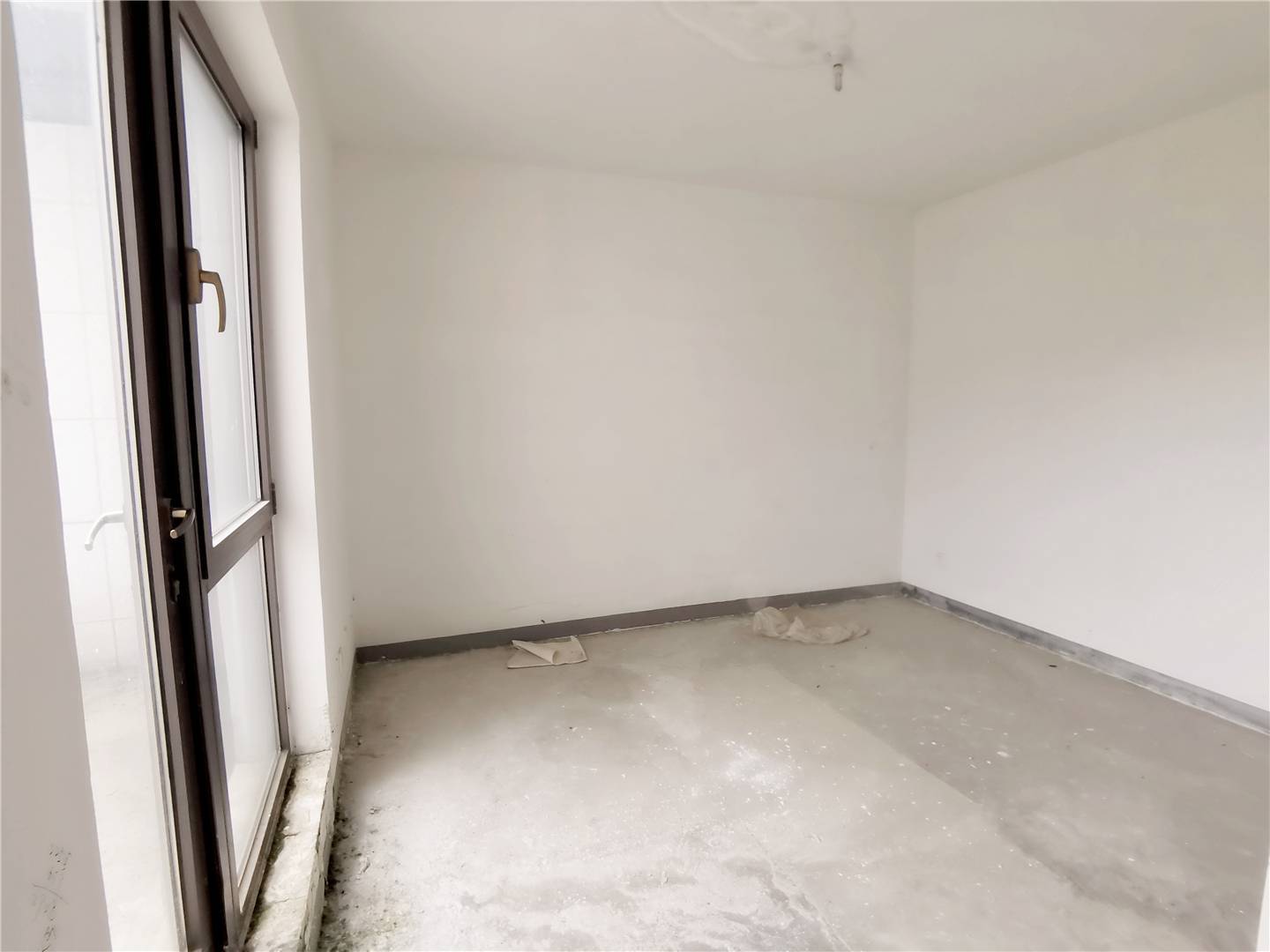 依山郡
